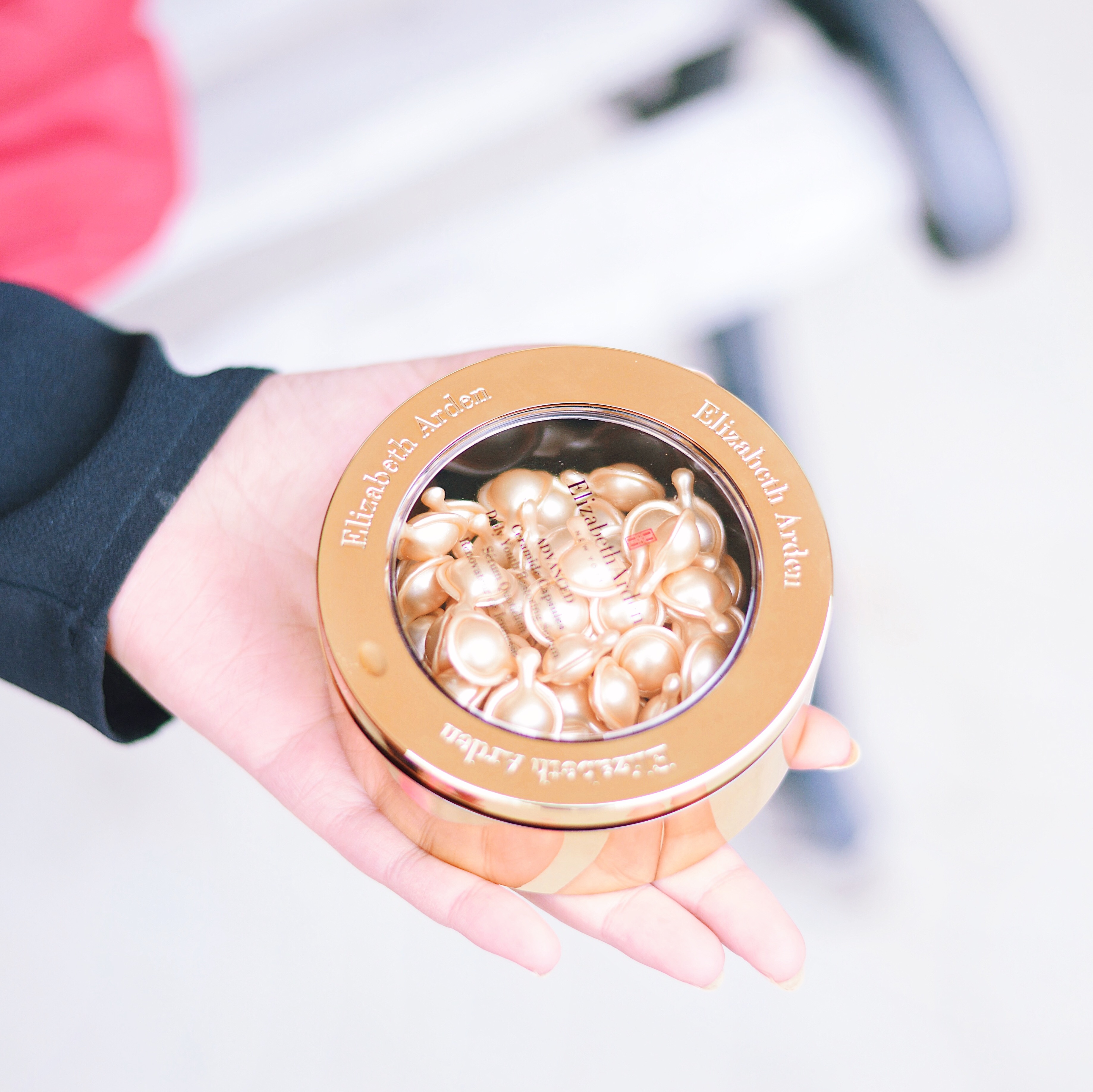 Age Gracefully with Advanced Ceramide Capsules Daily Youth Restoring Serum from Elizabeth Arden