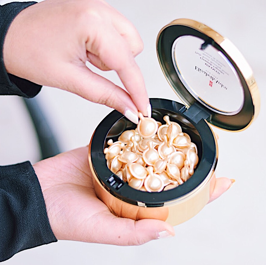 Age Gracefully with Advanced Ceramide Capsules Daily Youth Restoring Serum from Elizabeth Arden